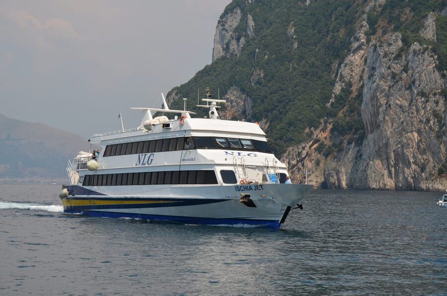 Round-Trip Ferry Ticket from Salerno to Amalfi and Positano - Onboard on a hydrofoil: seats, heat, and where to stand for views