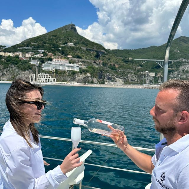 Salerno: Amalfi Coast Cruise with Lunch, Aperitif & Swimming - Drinks and the onboard bar setup