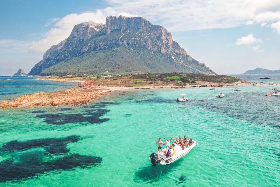 Sardegna: Tavolara Boat Tour with Snorkeling - Spiaggia del Dottore: Your First Real Swim and Photo Stop