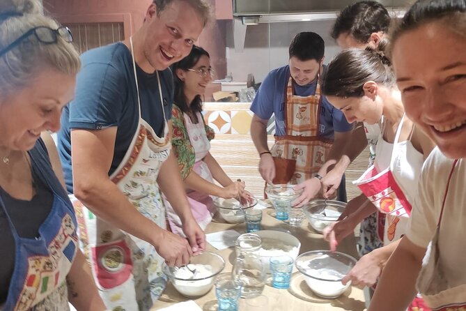 Semi-Private Pizza Making Experience in Naples with Drink - Finding the meeting point near Piazza Municipio (and why it matters)