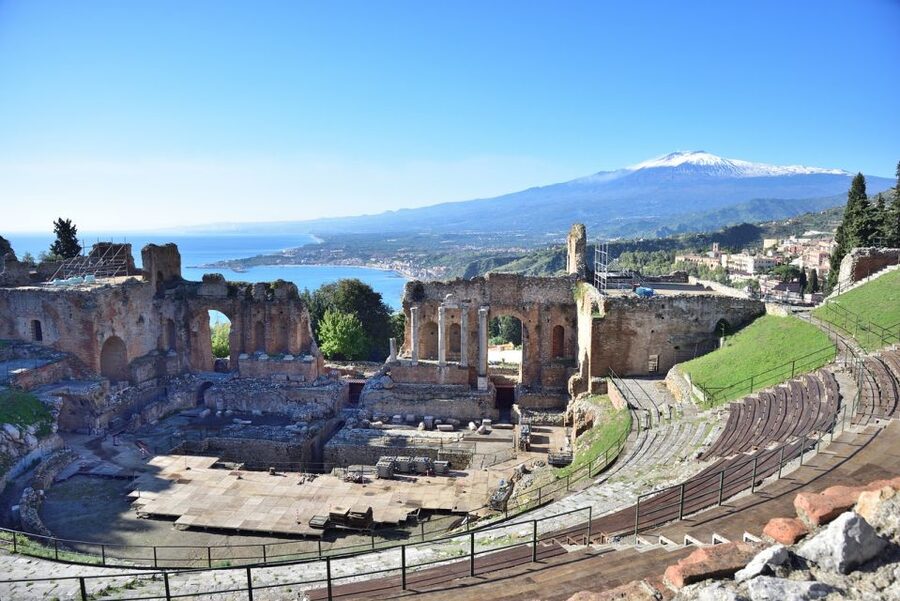 Sicily: Etna Volcano & Taormina Tour - What guides and drivers really add to the day
