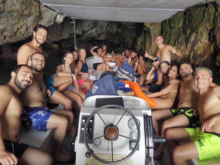 Siracusa: Ortigia Boat Tour with Marine Grotto - Ortigia from the water: caves you can actually photograph