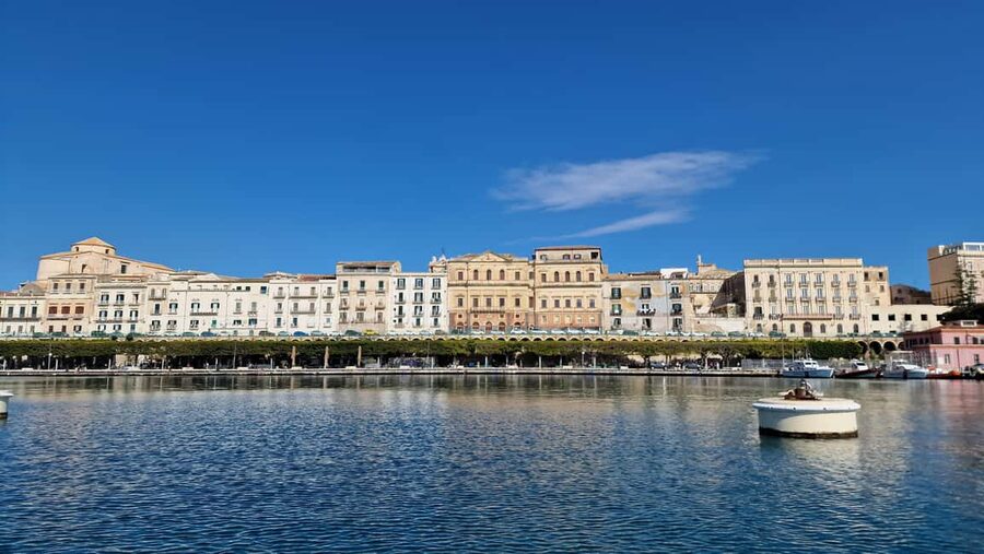 Siracusa: Ortigia & Sea Caves Speedboat Tour with Swim Stop - Sea Caves Near Syracuse: What You’re Actually Watching For