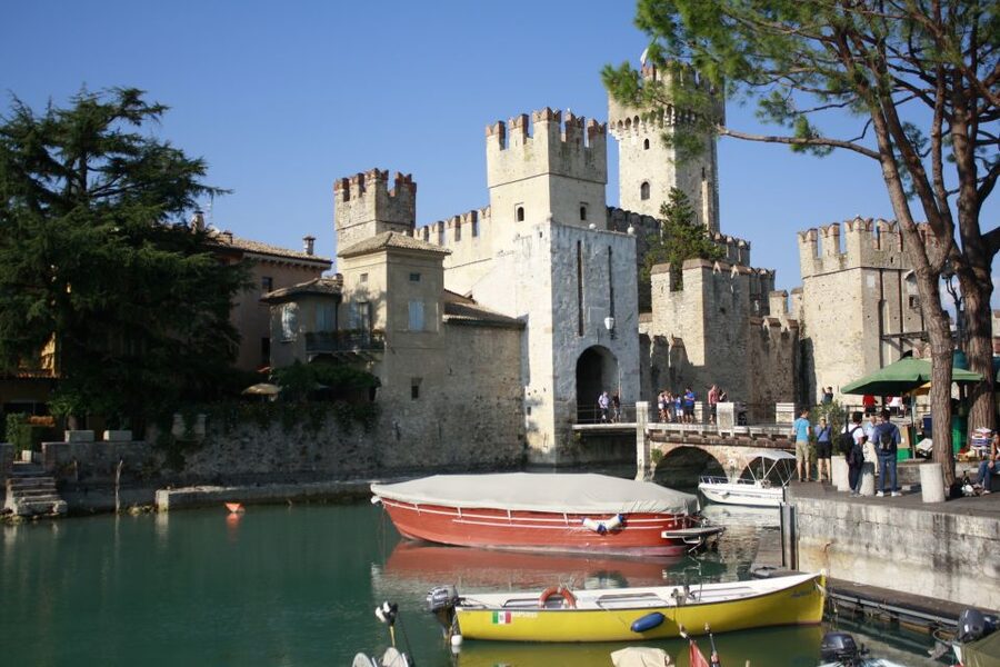 Sirmione: 25 Minute Boat Cruise around the Peninsula - Maria Callas Villa and the Thermal Springs With Real, Bubbling Water