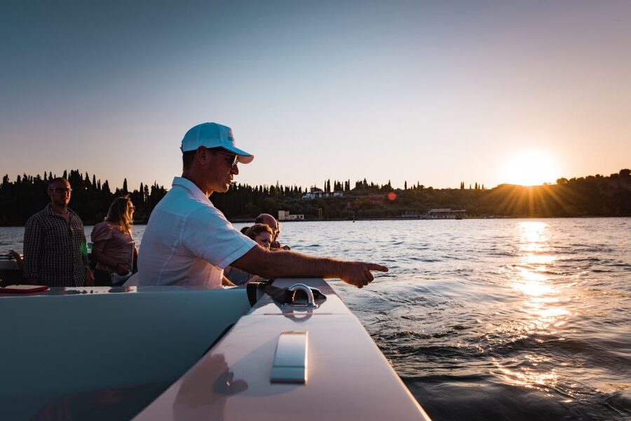 Sirmione: 25 Minute Boat Cruise around the Peninsula - Photo Tips for the Best Sirmione Peninsula Shots