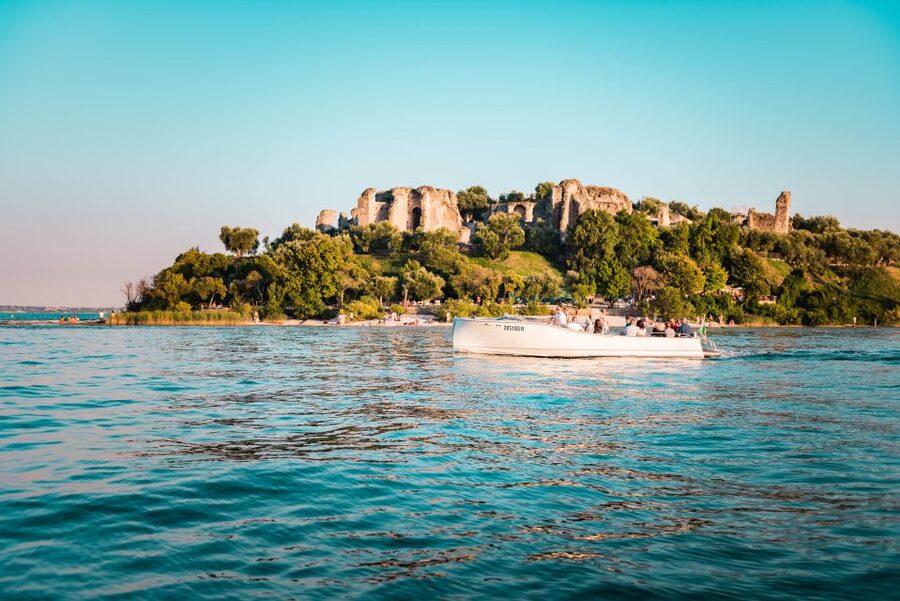 Sirmione: Sunset Boat Cruise with Local Wine - Scaligero Castle From the Water: Those Two Bridge Passes