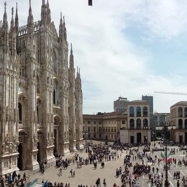 Skip-the-Line Duomo & La Scala Museum Tour + Hop On Hop Off - Galleria Vittorio Emanuele II: A Stroll Between Church Awe and Opera Glam