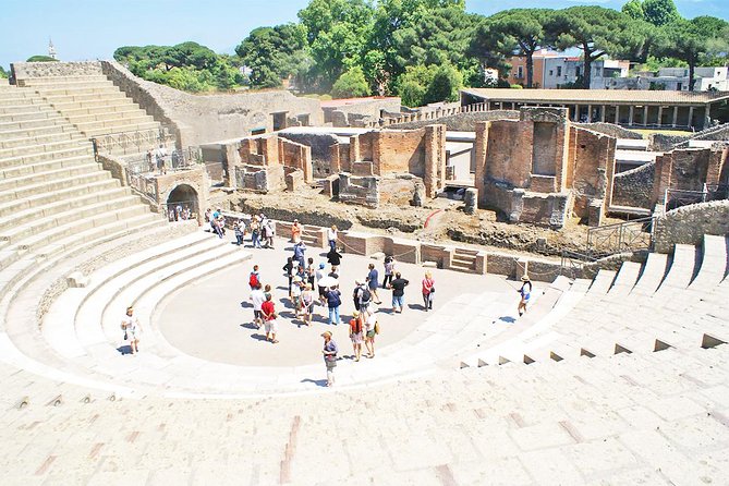 Skip the Line Guided Tour of Pompeii led by an Archaeologist - Pompeii clicks when an archaeologist explains the clues