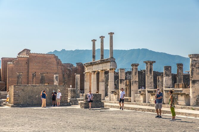 Skip-the-Line Pompeii Guided Tour from Sorrento - Once inside: how the guide turns ruins into a city