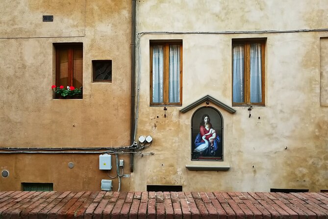 Skip the Line: Siena Duomo and City Walking Tour - A Pause at Palazzo Chigi Saracini: Small Time, Good Texture