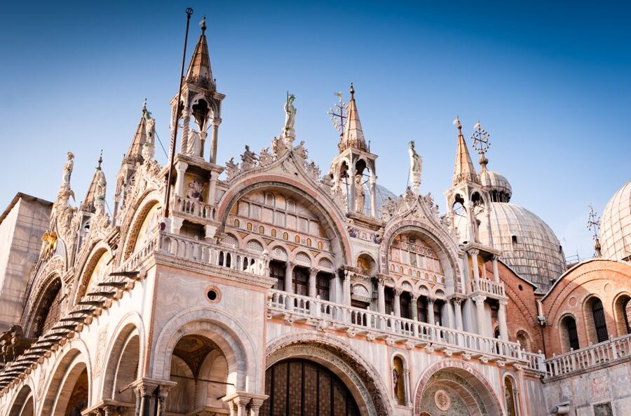 Skip the Line: St. Mark's Basilica Guided Tour - What the Museum Adds: Horses, Displayed Treasures, and Pace Control