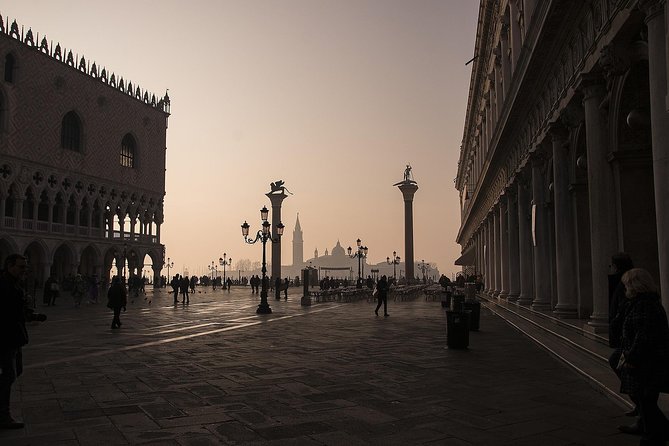 Skip the Line Venice Doge's Palace and St. Mark's Basilica Tour - Dress code and the €5 Venice access fee: small rules, big consequences