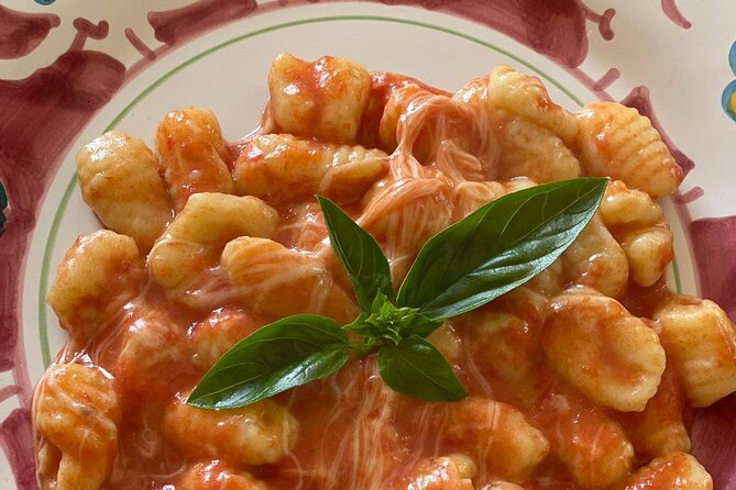 Small-Group Cooking Class in Positano: Gnocchi, Tiramisù & Drinks - Meeting other people without losing the family vibe