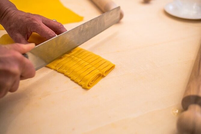 Small group Pasta and Tiramisu class in Como - Should you book the Como pasta and tiramisù class?