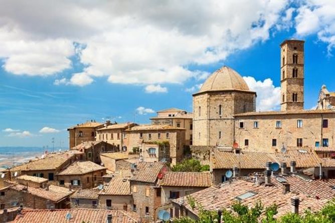 Small-Group San Gimignano and Volterra Day Trip from Siena - Lunch at a Family-Run Farm: Saffron-Centered, Seasonal, and Actually Local