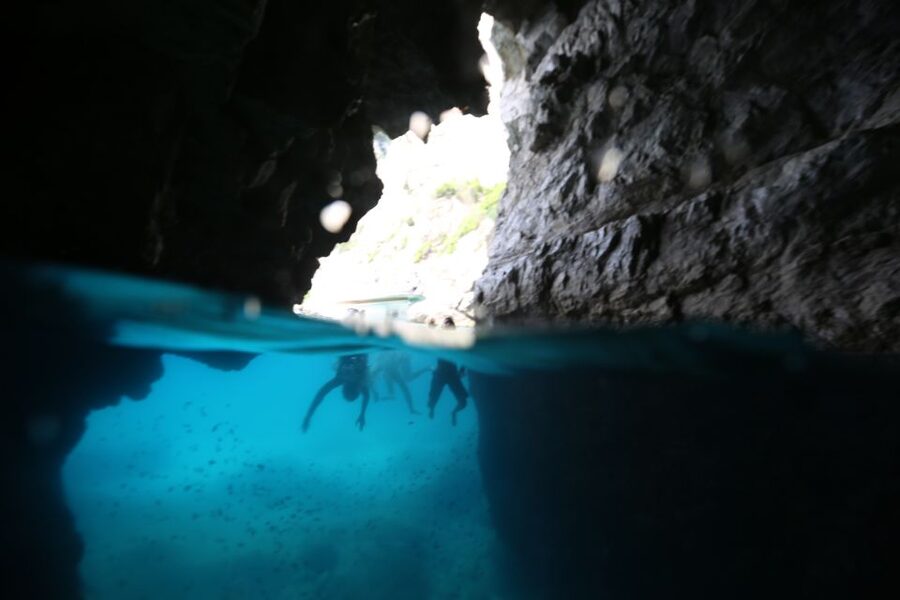 Sorrento: Capri and Blue Grotto Boat Cruise with Drinks - Getting to the port: the 09:45 meeting point and what happens next