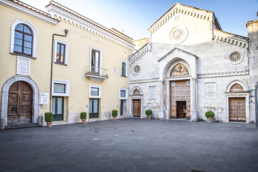 Sorrento: Guided Walking Tour & Limoncello Tasting - Chiostro di San Francesco: A Calm Pause in a Busy City