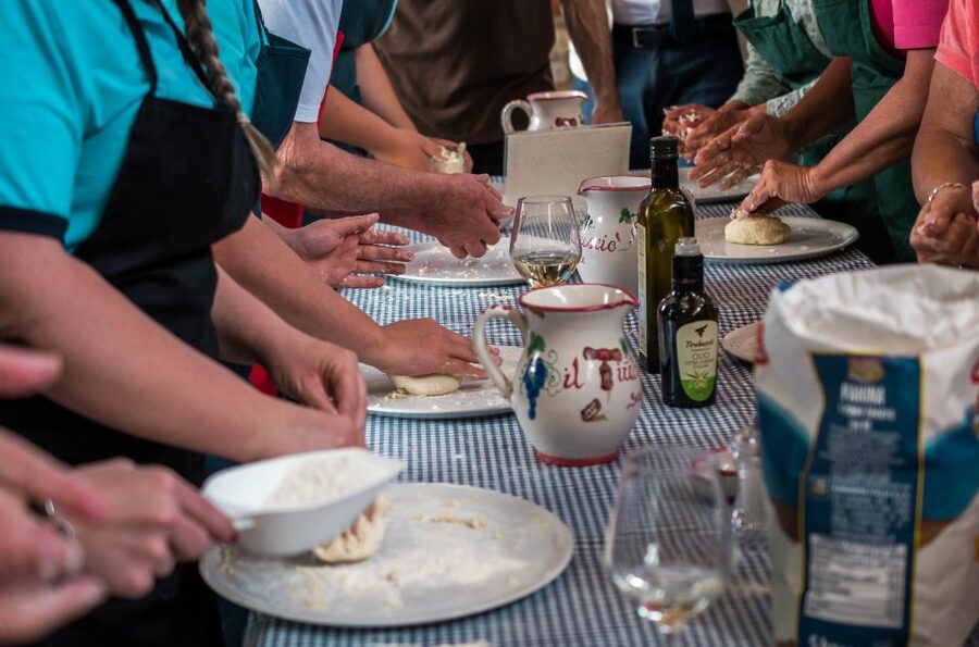 Sorrento: Pizza Making Class - Mozzarella Up Close, Plus Olive Oil Tastings Before You Build
