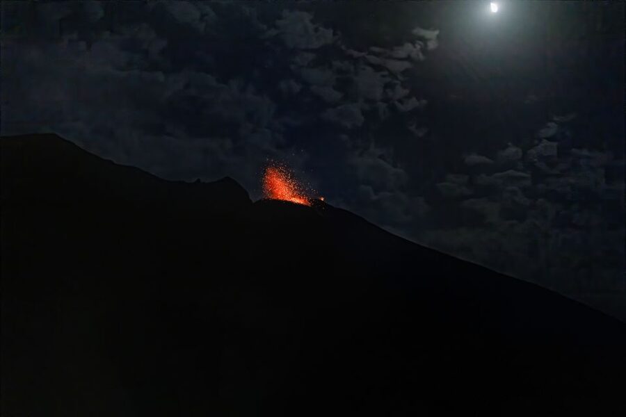 Stromboli: Sunset Trekking at Sciara del Fuoco - How the Ashara start sets the tone for the whole hike