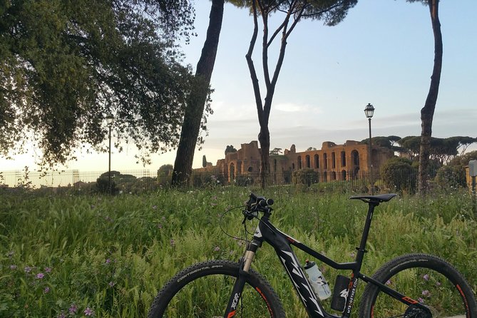Sunrise in Rome: Small Group E-Bike tour with Italian Breakfast - Colosseum stop without the ticket included, what to expect
