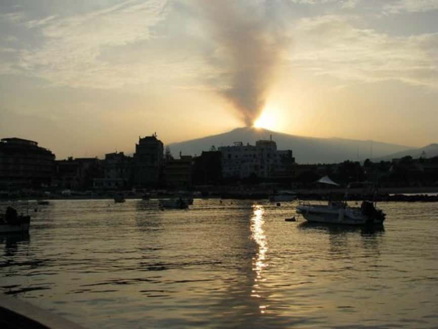 Sunset tour in search of dolphins with aperitif - Price and value at about $53 per person