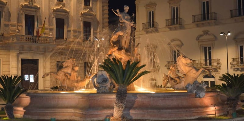 Syracuse: Ortigia and Neapolis Guided Walking Tour - Guides make or break it, and this one gets high praise