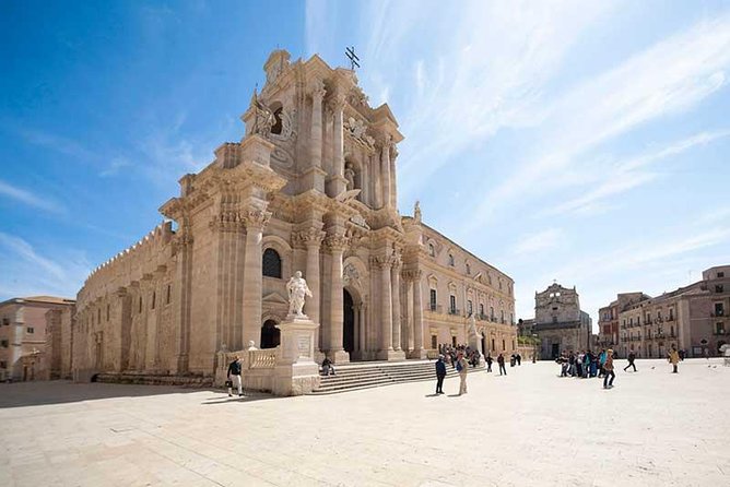 Syracuse, Ortigia and Noto walking tour from Catania - Fonte Aretusa: the quick sea-view reset