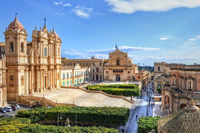 Syracuse, Ortigia and Noto walking tour from Catania - Ortygia Cathedral, Piazza Duomo, and the Ortygia island feel