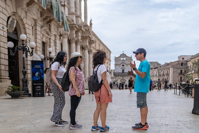 Syracuse, Ortigia and Noto walking tour from Catania - Mercato di Ortygia and Temple of Apollo: street-level Sicily