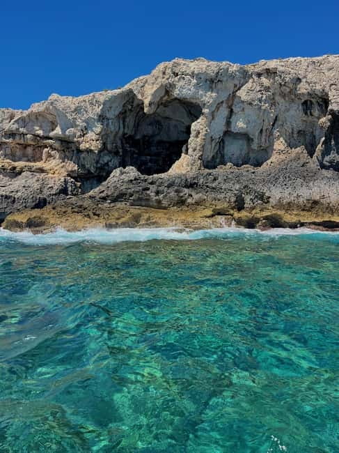 Syracuse: Ortigia Island and Sea Caves Boat Tour with Drinks - Heart-shaped cave and the Syracuse-side sea caves