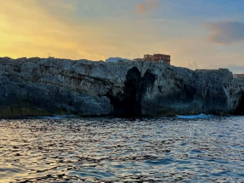 Syracuse: Ortigia Island and Sea Caves Boat Tour with Drinks - Ortigia monuments from the water: Maniace Castle and Fonte Aretusa