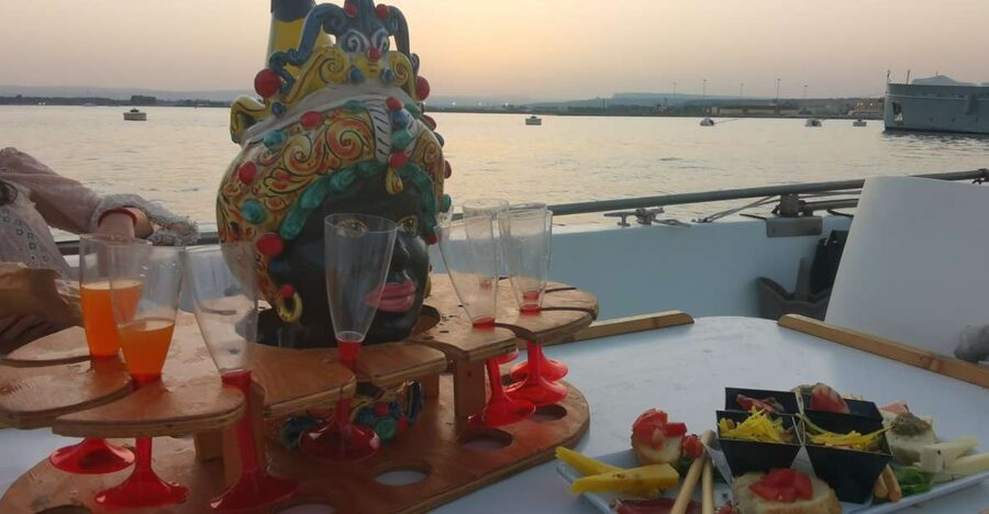 Syracuse: Ortigia Sunset Cruise with Aperitif - Quick hits before you go