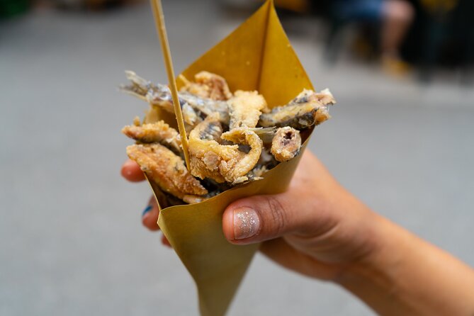 Taste Genoa: A Full Meal Walking Food Tour by Do Eat Better - Stop 4: Piazza Raffaele de Ferrari for gelato or a pastry finish
