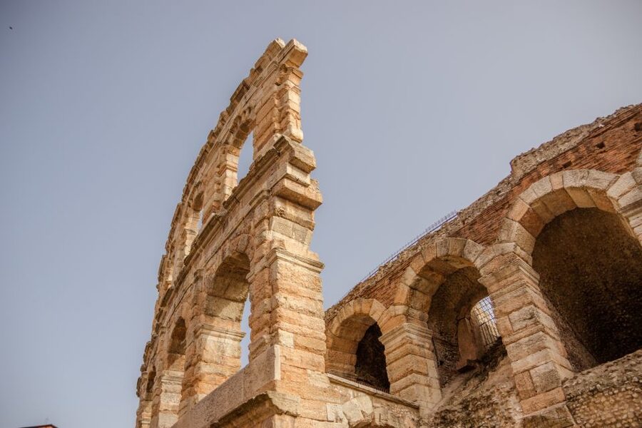 The Highlights of Verona Small Group Walking Tour - Castelvecchio Bridge and Arco dei Gavi, the “pause for photos” section