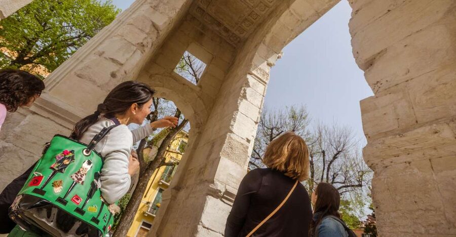The Highlights of Verona Small Group Walking Tour - Starting in the right spot: Teatro Ristori or the Arena area