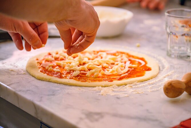 The Italian Way: Pizza and Gelato Class with Unlimited Wine - Unlimited Chianti wine and the included meal