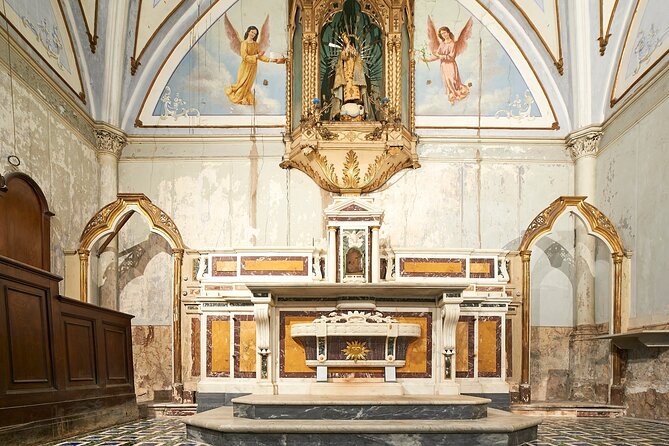 The Skull with the Ears: the Cult of the Dead in the Church of S. Luciella - 15 Minutes Underground: How the Guided Visit Plays Out
