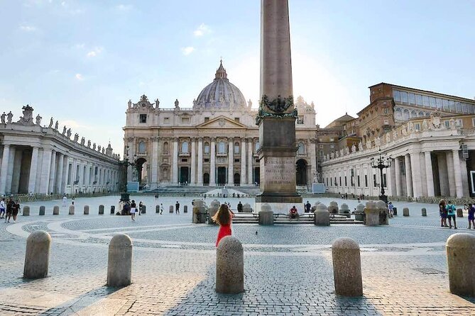 Tour of St Peter's Basilica with Dome Climb and Grottoes - St Peter’s Square and Bernini’s visual effects: the fast lesson that pays off