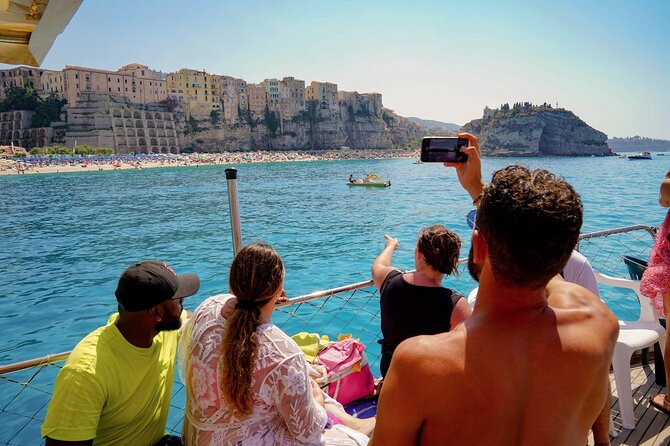 Tour of the Costa degli Dei by boat, 3 hours with aperitif included - A 3-hour Costa degli Dei cruise from Tropea, with aperitivo included