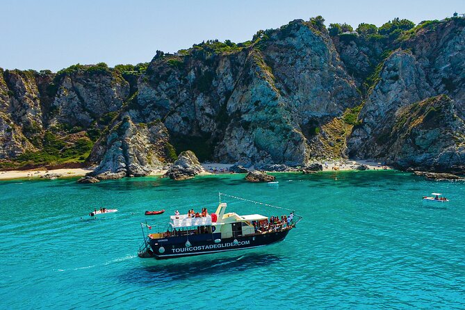 Tour of the Costa degli Dei by boat, 3 hours with aperitif included - Aperitivo on board: bruschetta, chips, wine, and snack timing
