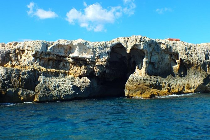 Tour of the island of Ortigia and exploration of sea caves with baths. - Your Skipper Matters: Franco, Laura, Steven, Stefano, and Language Gaps