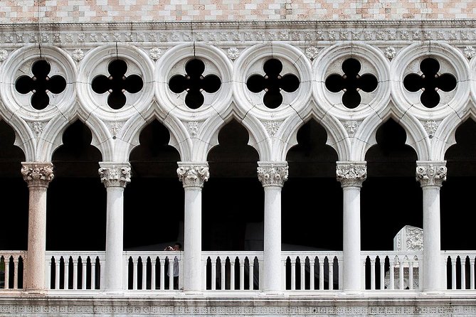 Tour of Venice in Doge's Palace and St Mark's Basilica - Skip-the-line tickets: what it saves you in Venice
