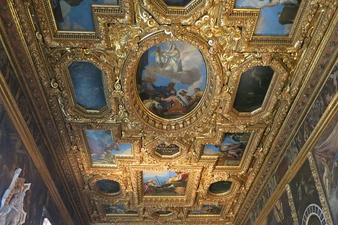 Tour of Venice in Doge's Palace and St Mark's Basilica - St Mark’s Square walk-off: how to use the last stretch