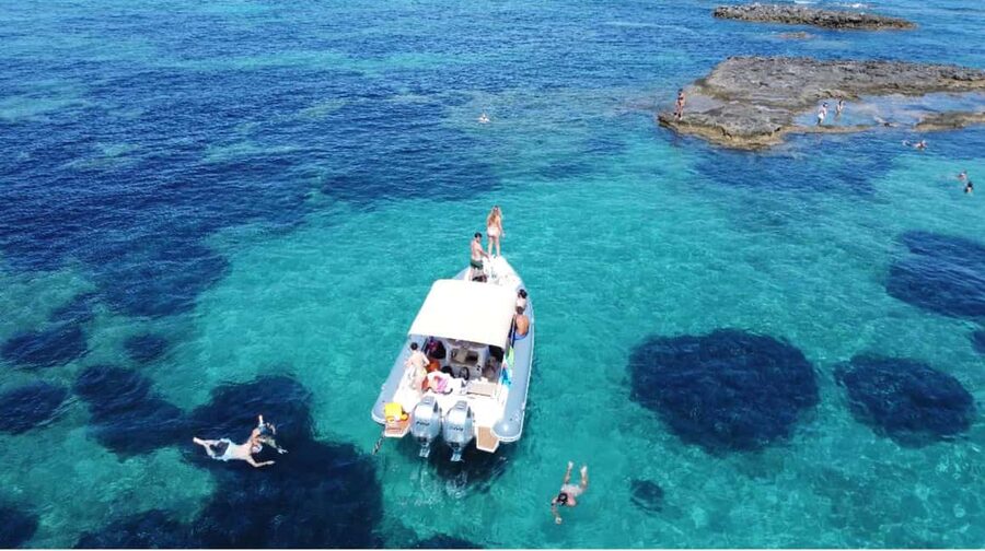 Tropea: tour in barca lungo la Costa degli Dei, snorkeling - The ride itself: a 9-meter boat, 12-person limit, and the crew’s rhythm