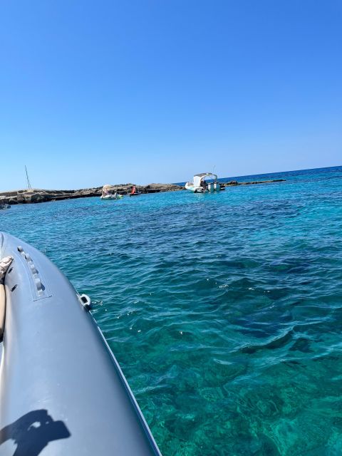 Tropea: tour in barca lungo la Costa degli Dei, snorkeling - Aperitif, snacks, and music: the practical way they make the ride feel easy