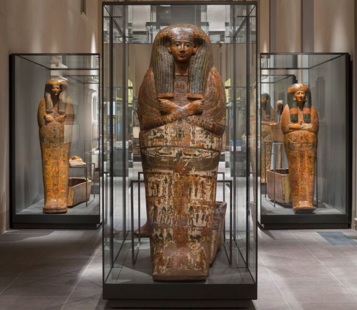 Turin: Egyptian Museum Small Group Skip-the-Line Guided Tour - Meeting at Carignano Square and Getting Past the Front Door