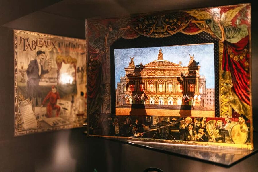 Turin: National Museum of Cinema & Mole Antonelliana Tour - Meeting point rules, and how to avoid getting left behind