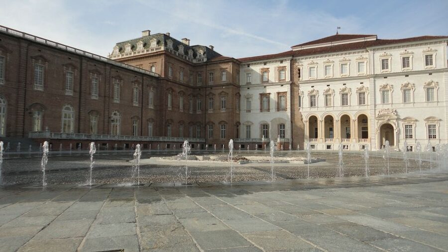 Turin: Palace of Venaria Guided Tour - Court of Honor and the Fountain of the Stag