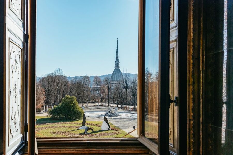 Turin: Royal Palace Entry Ticket and Guided Tour - Royal Library with 200,000 items, how to make it feel less chaotic