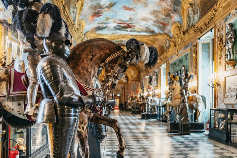 Turin: Royal Palace Entry Ticket and Guided Tour - Small group tour feel, and why guides like Alessandro, Mirella, and Carol score high
